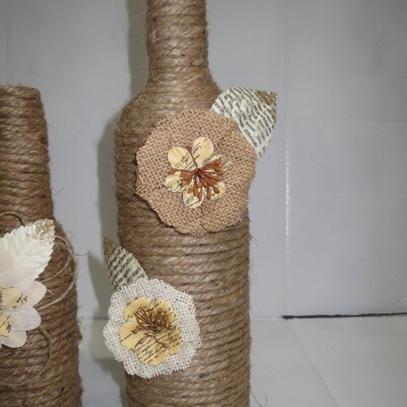 2 JUTE WRAPPED WINE BOTTLES/VASE. BURLAP FLOWERS. - Picture 4 of 4